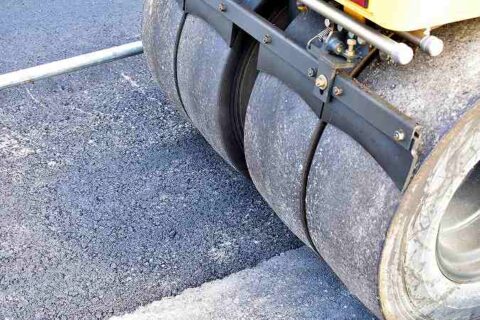 【求人】葛飾区の建進工業株式会社で未経験から道路舗装工事に挑戦